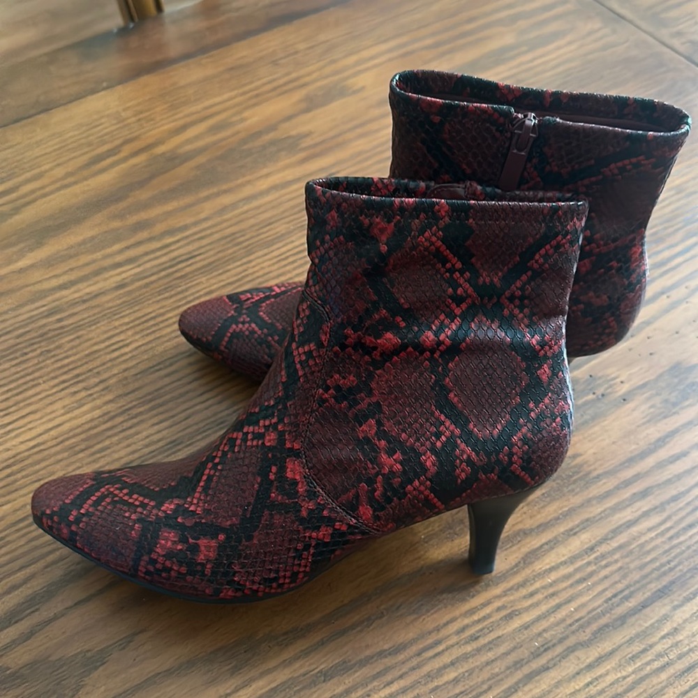 Amelia Grace Red & Black Ankle Boots